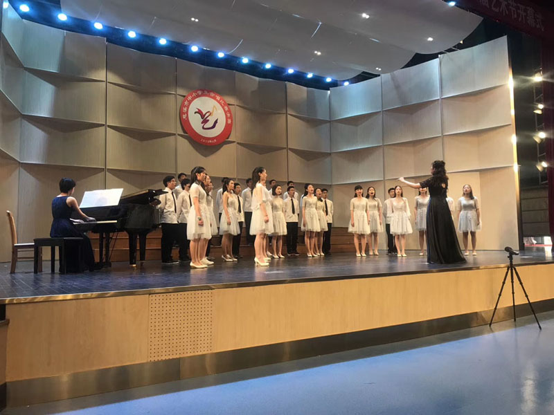 1655258160180401.jpg 2018年校合唱队凭《花丛中的街头上》在慈溪市教育系统第十四届艺术节中小学合唱比赛获高中组一等奖..jpg