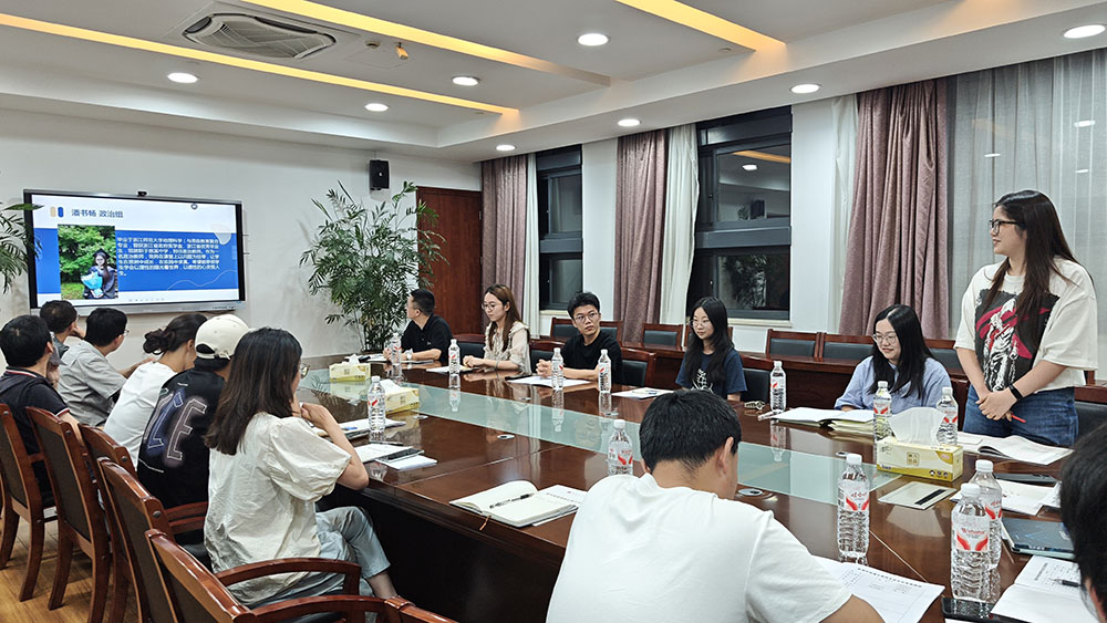 新教师自我介绍.jpg